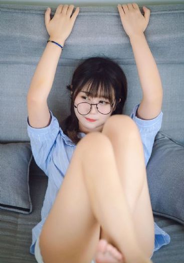 年轻女孩露出胸给男人揉_DVD完整版观看